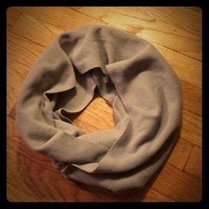 NWOT Unisex Lt Gray Infinity Scarf Old Navy